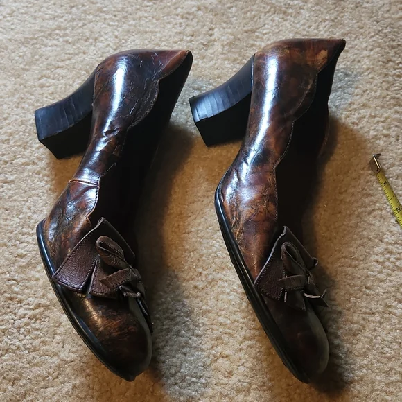 Antiqued Brown Tassel Heels - Picture 6 of 8